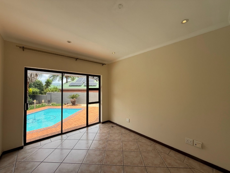 To Let 4 Bedroom Property for Rent in Caribbean Beach Club North West